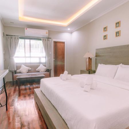 64House Hotel Chiang Mai Bagian luar foto